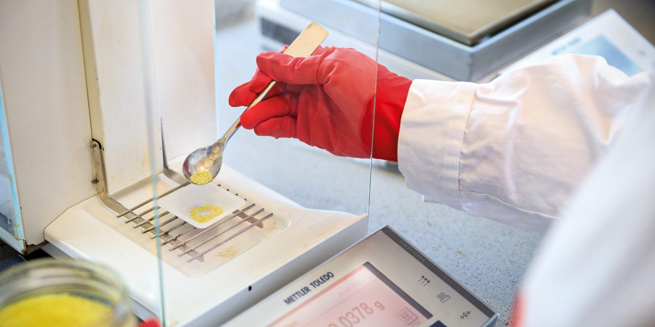 Gebruikte laboratoriumweegschaal voor het meten van de ingrediënten
