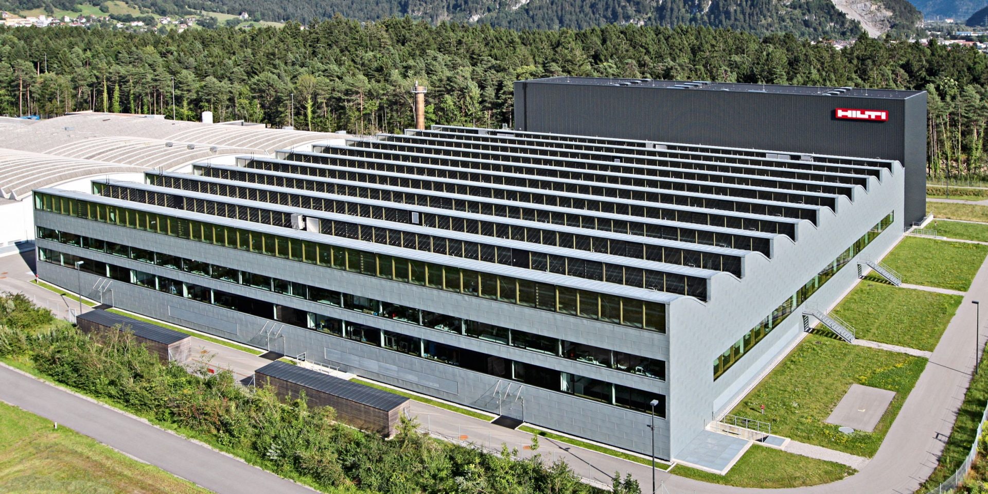 Luchtfoto Hilti-fabriek in Thüringen in Oostenrijk