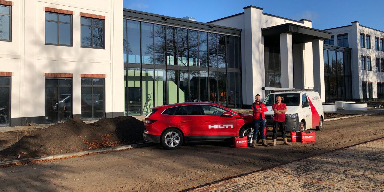 Modderkolk en Hilti