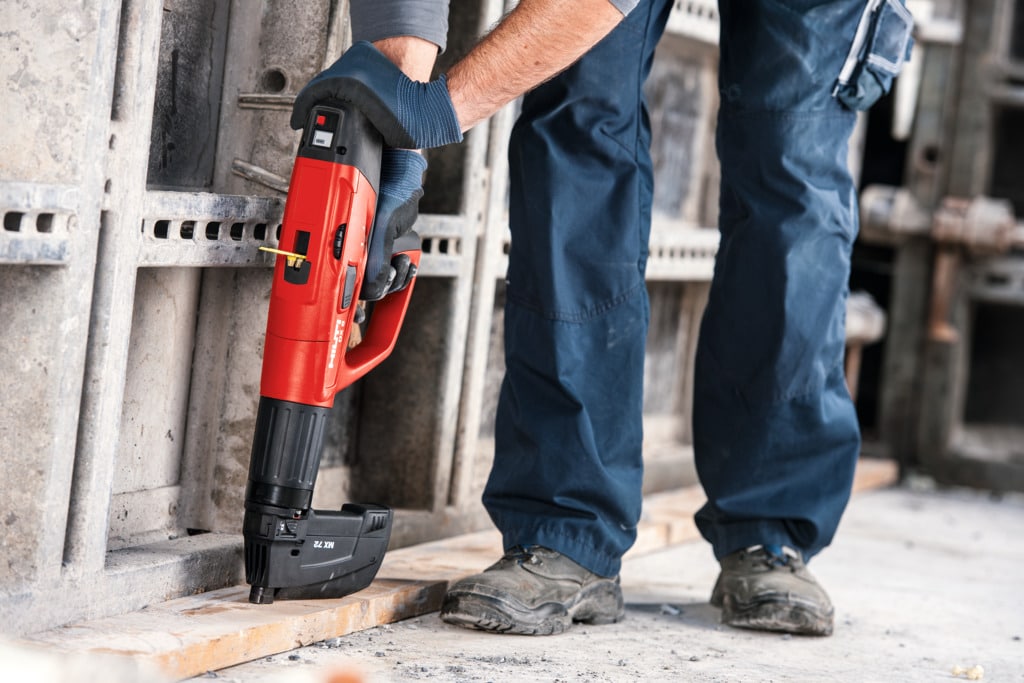 Powder actuated tool DX 5 MX, Building & Construction, kickerboard, wood to concrete