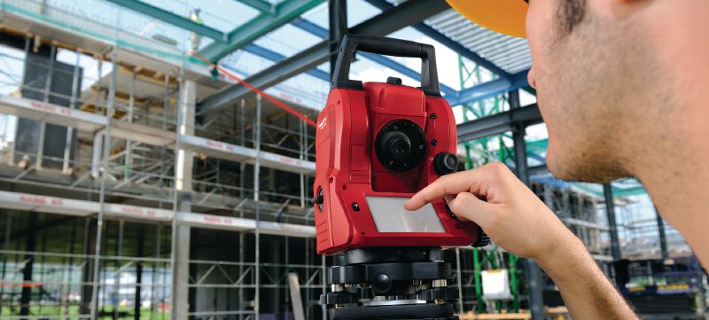 POS 18 total-station voor de bouw Nauwkeurig totalstation voor de bouw, bediening door twee personen met nauwkeurige hoekmeting tot 3  Toepassingen 1