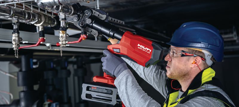 NPR 32 P-22 perstang op accu Snelle en goed uitgebalanceerde perstang op accu met pistoolgreep die compatibel is met verwisselbare 32 kN persbekken en -ringen (Nuron accuplatform) Toepassingen 1