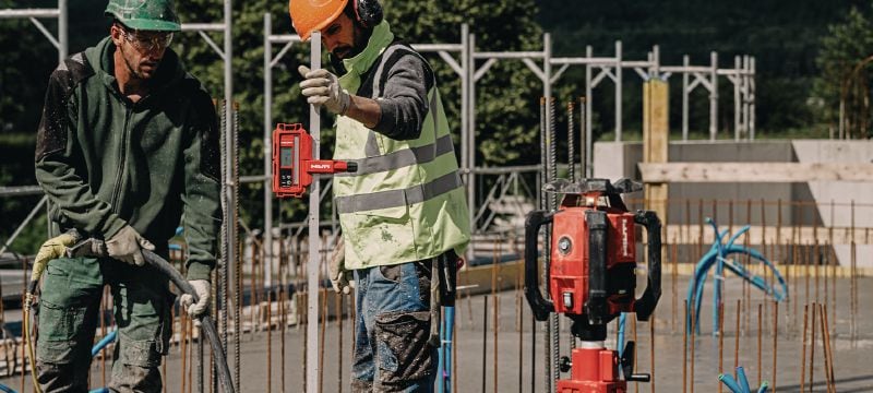 PR 40-22 Rode roterende laser, met enkele afschotmodus Robuuste roterende buitenlaser met automatische functies voor lange afstanden nivelleren, uitlijnen, op afschot en vierkant maken (Nuron-accuplatform) Toepassingen 1