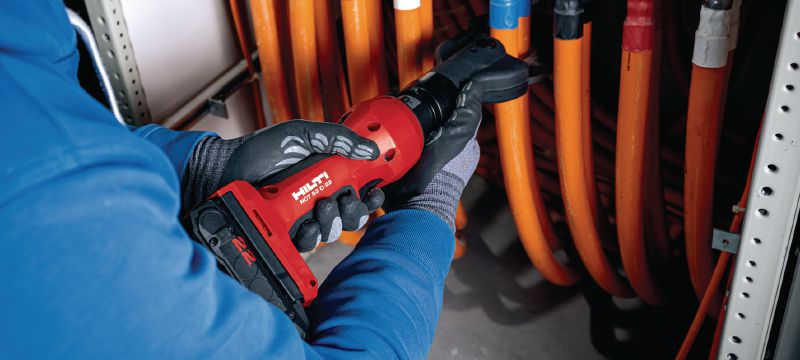 NCT 53 C-22 accu kabelschaar voor koper/aluminium Inline kabelschaar op accu voor koper- en aluminiumkabels tot 2 │ 50 mm (Nuron accuplatform) Toepassingen 1