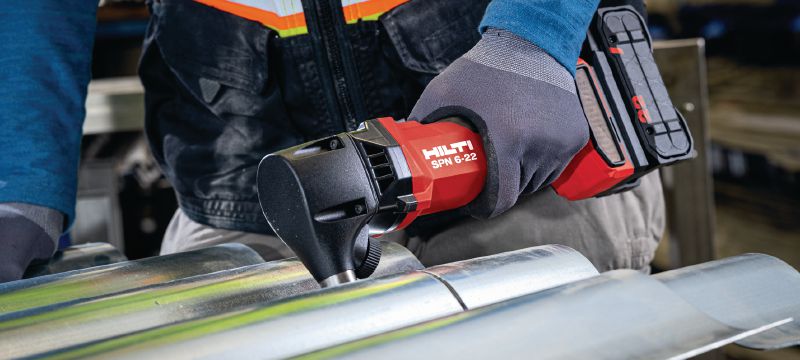 SPN 6-22 CN knabbelschaar op accu Krachtige knabbelschaar op accu voor het knippen van plaatmateriaal en profielen met meer snelheid en minimale vervorming (Nuron accuplatform) Toepassingen 1