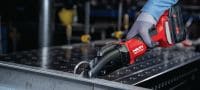 SSH 6-22 plaatschaar op accu Plaatschaar op accu met hoge capaciteit voor snel knippen in plaatstaal, profielen en HVAC kanalen tot 2,5 mm│maat 12 (Nuron accuplatform) Toepassingen 4