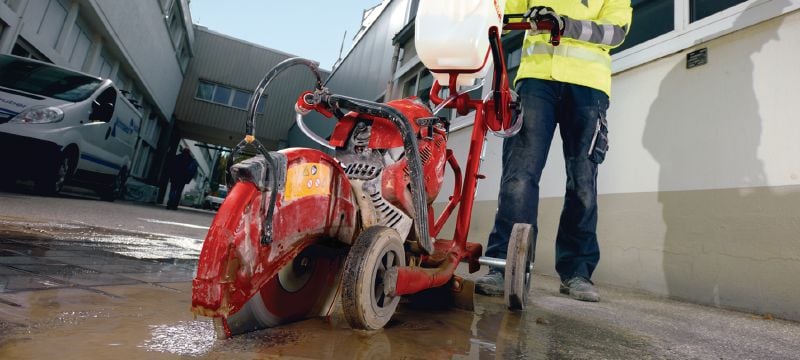 DSH 900-X benzinemotorslijper (350 mm) Krachtige, 87 cc gasmotorslijper met easy-start en auto-choke: max. bladdiameter 350 mm voor een zaagdiepte tot 125 mm Toepassingen 1