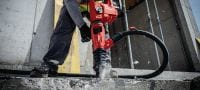 TE 50-22 accuboorhamer Compacte en snoerloze SDS Max (TE-Y) accu boorhamer met lichter gewicht, meer vermogen en minder trillingen voor boren en hakken in beton (Nuron-accu) Toepassingen 2