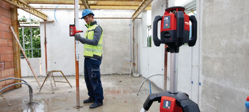 PR 300-HV2S roterende laser voor buiten nivelleren Waterpas met roterende laser voor buitengebruik met automatische verticale uitlijning en digitale kiesfuncties voor het nivelleren, uitlijnen, uitzetten en haaks maken van dubbele hellingen Toepassingen 1