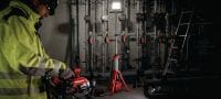 Accu bouwlamp op statief SL 10-22 Krachtige accu bouwlamp op statief met 360° lichtdekking voor het binnen verlichten van de bouwplaats Toepassingen 1