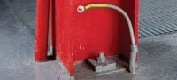 S-BT-EF HC schroefbout Schroefdraadbout (koolstofstaal, metrische schroefdraad) voor elektrische verbindingen op staal in licht corrosieve omgevingen, aanbevolen maximale doorsnede van de verbonden kabel 120 mm² Toepassingen 8