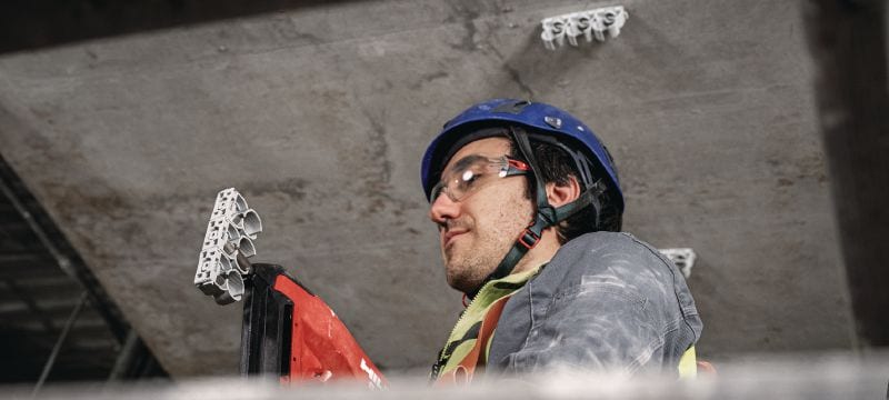 X-FC MX Multi-clip Verstelbare buisklem, geoptimaliseerd voor bevestigen met nagels op strip en compatibel met een breed scala aan bevestigingsmethoden, basismaterialen en buisdiameters Toepassingen 1
