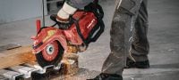 DSH 700-22 ATC accu-aangedreven doorslijpmachine (300 mm) Veelzijdige accu-doorslijper met achterhandgreep, voor doorslijpen tot 120 mm met bladen van 300 mm in beton, metselwerk en metaal (Nuron-accuplatform) Toepassingen 1