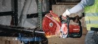 DSH 600-22 ATC accu-aangedreven doorslijpmachine (300 mm) Compacte accu-doorslijper met bovenhandgreep, voor doorslijpen tot 120 mm met bladen van 300 mm in beton, metselwerk en metaal (Nuron-accuplatform) Toepassingen 3