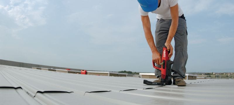 X-ENP MX beplatingsbevestiging voor metaal (op strip) Nagels op strip voor het bevestigen van metalen dakplaten op stalen constructies met kruitschiethamers Toepassingen 1