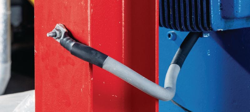 S-BT-EF HC schroefbout Schroefdraadbout (koolstofstaal, metrische schroefdraad) voor elektrische verbindingen op staal in licht corrosieve omgevingen, aanbevolen maximale doorsnede van de verbonden kabel 120 mm² Toepassingen 1