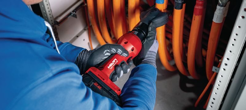 NCT 53 C-22 accu kabelschaar voor koper/aluminium Inline kabelschaar op accu voor koper- en aluminiumkabels tot 2 │ 50 mm (Nuron accuplatform) Toepassingen 1