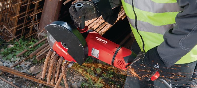 AG 230-24D haakse slijper 2400W haakse slijper met dodemansschakelaar, draaibare handgreep en duurzame koolborstels voor slijpschijven met een diameter tot 230 mm Toepassingen 1