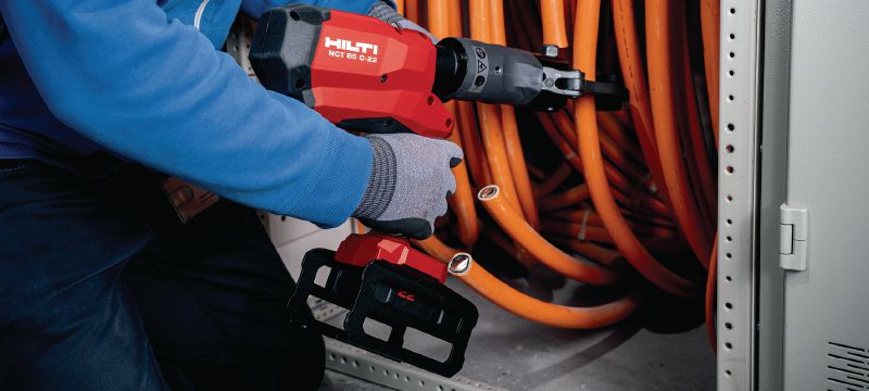 NCT 85 C-22 accu kabelschaar voor koper/aluminium Kabelschaar met pistoolgreep op accu voor koper- en aluminiumkabels tot 3,2 │ 80 mm (Nuron accuplatform) Toepassingen 1