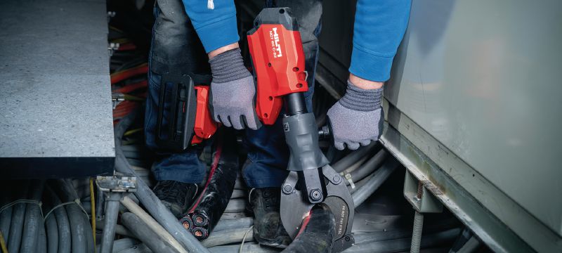 NCT 85 C-22 accu kabelschaar voor koper/aluminium Kabelschaar met pistoolgreep op accu voor koper- en aluminiumkabels tot 3,2 │ 80 mm (Nuron accuplatform) Toepassingen 1