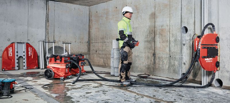 DST 10-CA wandzaag Handzame elektrische wandzaag met Cut Assist automatisering, draadloze afstandsbediening en interne e-box voor het zagen van natte en droge muren. Toepassingen 1