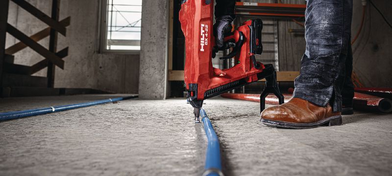 BX 4-ME-22-accuschiethamer voor beton (M&E uitvoering) Nuron-accuschiethamer voor het monteren van kabels, leidingen en draadbouten aan beton, staal en metselwerk Toepassingen 1