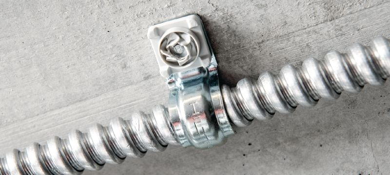 X-FB MX P-clip Metalen leiding-/kabelclip voor gebruik met nagels op strip Toepassingen 1