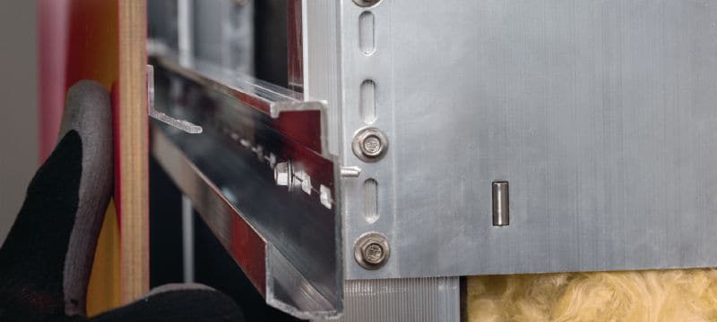 MFT-HP beugelrail 22.5 Beugelrail voor de verborgen bevestiging van gevelpanelen met behulp van beugels Toepassingen 1