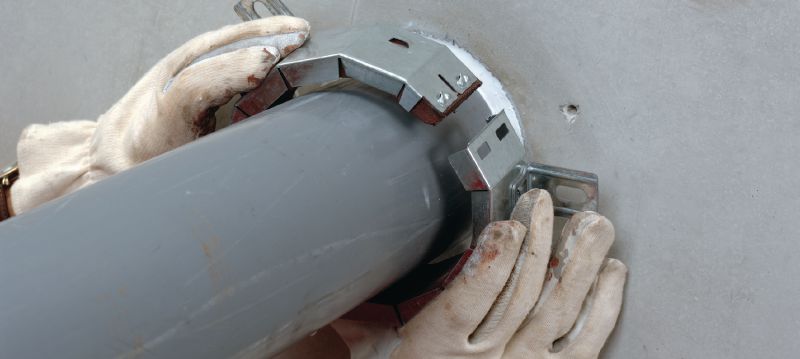 Brandwerende CP 644 kraag Achteraf aan te brengen brandwerende kraag met een verzinkt stalen behuizing om een brand- en rookbarrière rondom bestaande pijpdoorvoeringen te maken Toepassingen 1