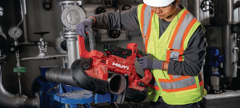 SB 6-22 bandzaag voor diepe zaagsneden Diepsnijdende bandzaag met tweehandige bediening voor nauwkeurig, geluidsarm en vrijwel vonkvrij zagen door metaal tot 127 mm│5 zaagdiepte (Nuron-accuplatform) Toepassingen 1