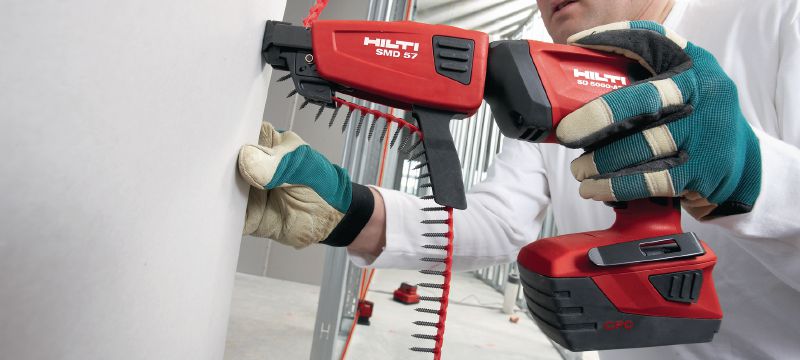 S-DS 20 B M harde vezelplaatschroeven met scherpe punt Gefosfateerde hardboardschroef op strip voor het schroefmagazijn SMD 57, voor bevestiging van hardboards op hout of metaal Toepassingen 1