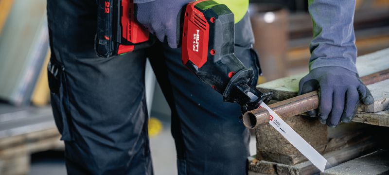 SR 4-22 reciprozaag voor gebruik met één hand Compacte en lichte accureciprozaag zonder koolborstels voor éénhandbediening voor alledaags sloopwerk en snel, precies zagen (Nuron accuplatform) Toepassingen 1