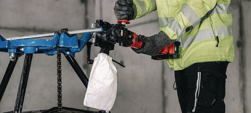 NRC 6-22 accu wapeningsnijder Accu wapeningsnijder voor vonkarm koud zagen van draadstangen en (25 mm / #8) wapening (Nuron accu platform) Toepassingen 1