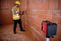 PM 20-CG 12 V-lood- en kruislijnlaser Combi-laser met groene straal, 2 lijnen en 4 punten voor het zetten van loodlijnen, nivelleren, uitlijnen en vierkant maken (12 V accuplatform) Toepassingen 1