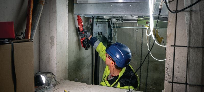 SIW 4R-22 3/8” haakse slagmoersleutel Compacte, draadloze, haakse slagmoersleutel voor moeilijk bereikbare toepassingen Toepassingen 1