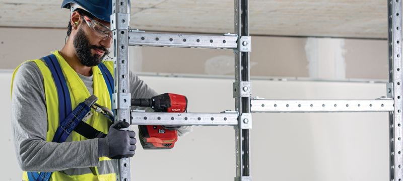 MT-40 C-Rail C-Rail voor middelzwaar gebruik met MT-FL/MT-TL-componenten in binnenruimtes Toepassingen 1