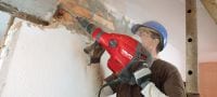 TE 700-AVR SDS-Max sloophamer Krachtige SDS Max (TE-Y)-sloophamer voor zwaar beitelwerk in beton en metselwerk, met actieve vibratiereductie (AVR) Toepassingen 1